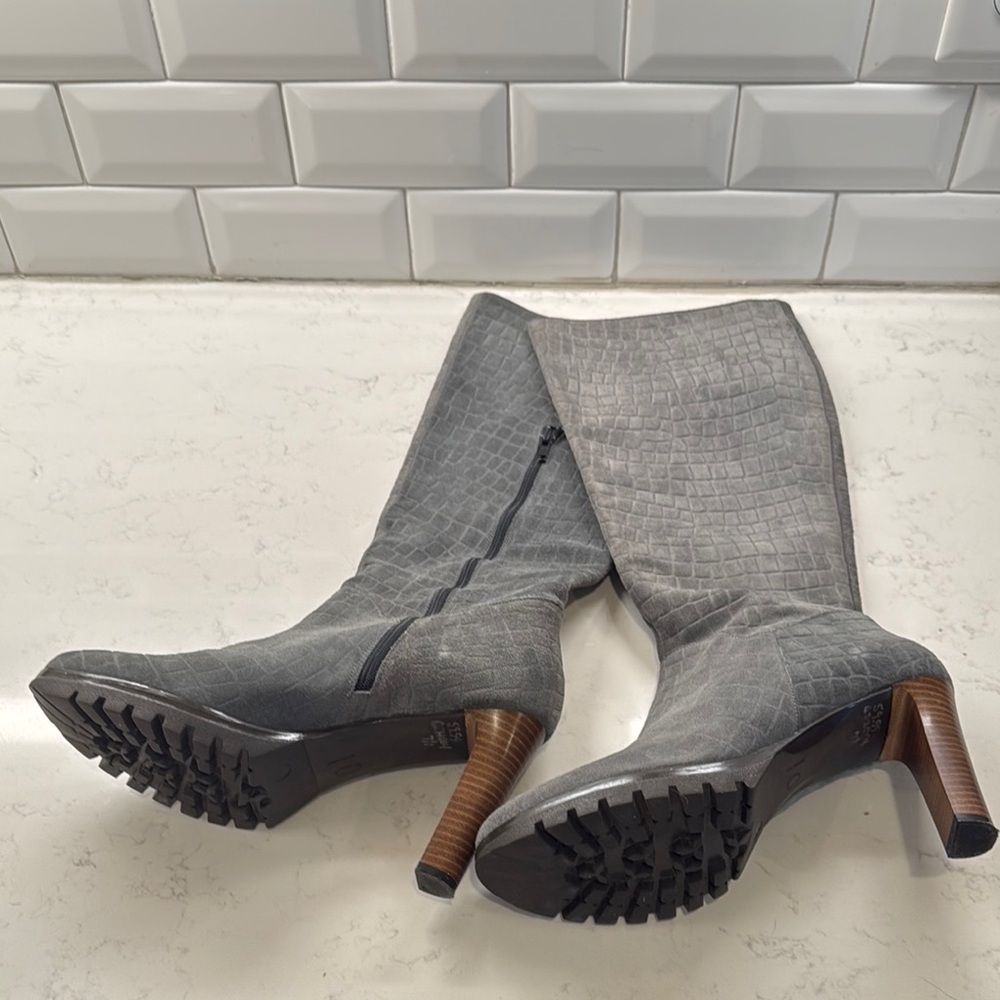 Gray Crocodile Pattern Knee-High Boots